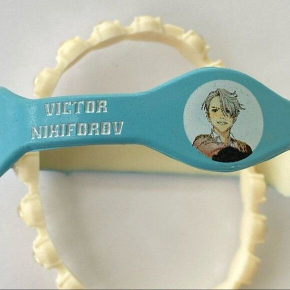 Yuri On Ice Set of 3 Anime Charm Rubber Stretch Bracelets - Picture 5 of 8